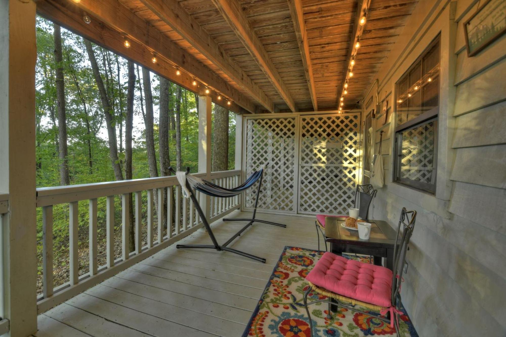 Hygge Haus Rustic Charm Cozy Beds And A Serene Location เอลลิเจย์ ภายนอก รูปภาพ